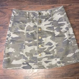 Camouflage stretchy jean skirt